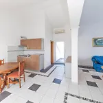 3 Bedroom In Okrug Gornji 特罗吉尔