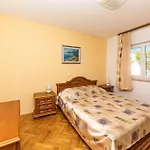 3 Bedroom In Okrug Gornji *