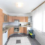 3 Bedroom In Okrug Gornji 特罗吉尔