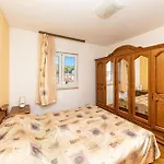 3 Bedroom In Okrug Gornji * 特罗吉尔