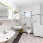 3 Bedroom In Okrug Gornji 公寓 *