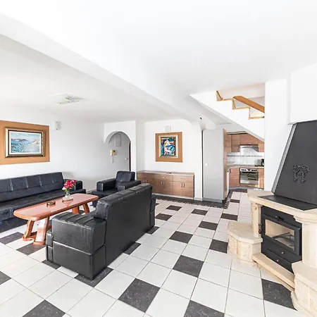 3 Bedroom In Okrug Gornji 公寓 特罗吉尔