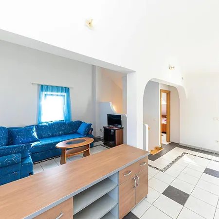 3 Bedroom In Okrug Gornji * 트로기르