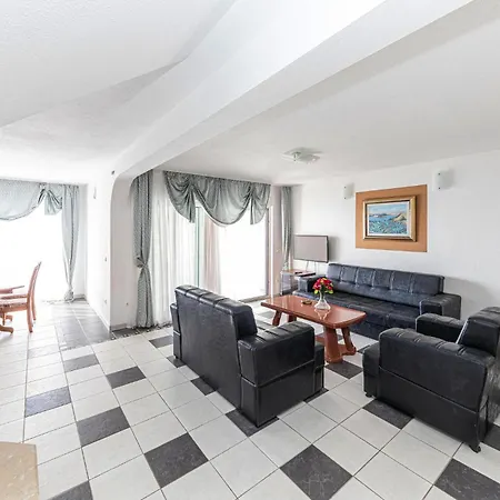 3 Bedroom In Okrug Gornji * 特罗吉尔