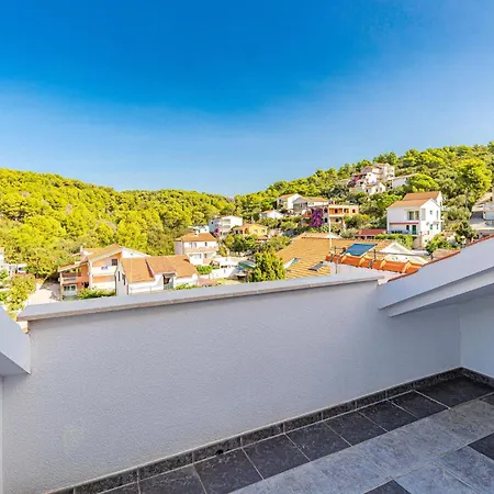 3 Bedroom In Okrug Gornji *