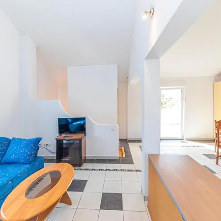 아파트 3 Bedroom In Okrug Gornji