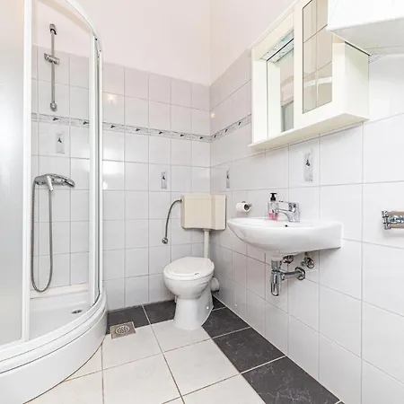 아파트 3 Bedroom In Okrug Gornji