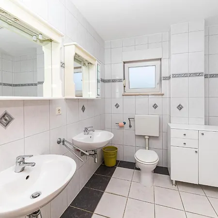Awesome In Okrug Gornji Апартаменты *